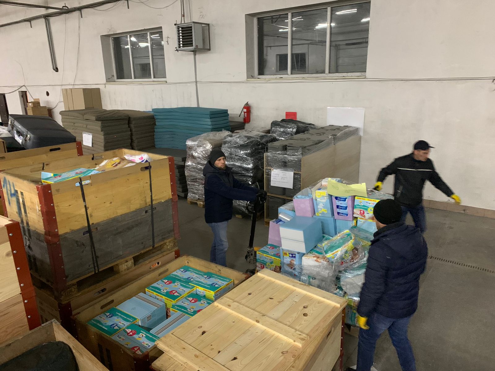 Наша команда відправила гуманітарну допомогу в гарячі точки
